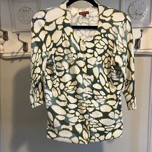 Beautiful light weight spring sweater  3/4 length sleeves  mostly cotton